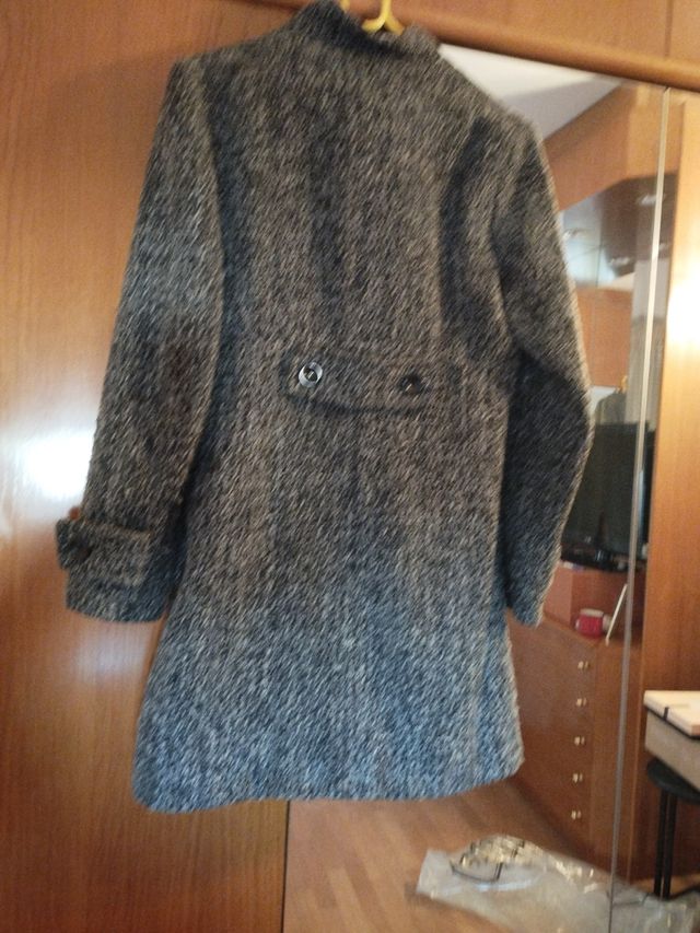 Abrigo jaspeado gris y negro