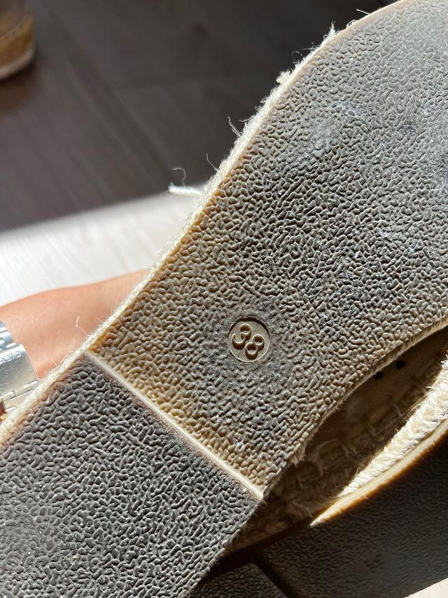 Espadrillas beige e nere con borchie