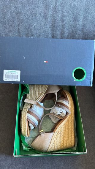 Vendo Sandalias Tommy Hilfiger Beige y marrones