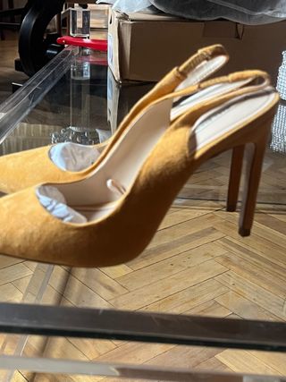 Zapatos de tacón amarillos