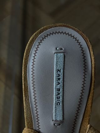 Zapatos de tacón amarillos