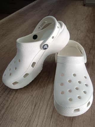 Zuecos Crocs blancos