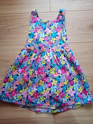 Vestido de niña con flores