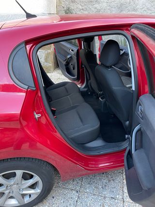 Peugeot 208 2014