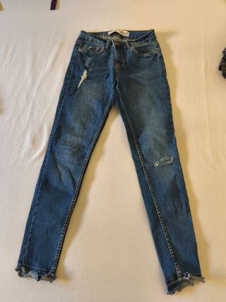 Pantalón vaquero desgastado azul
