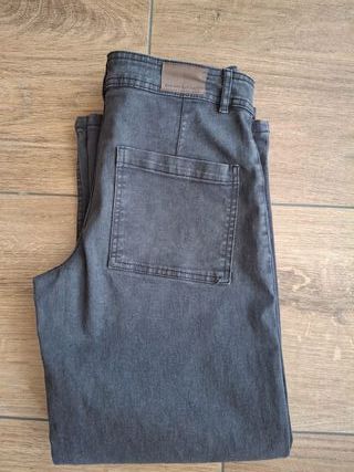 Pantalón vaquero negro gris