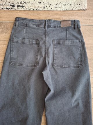 Pantalón vaquero negro gris