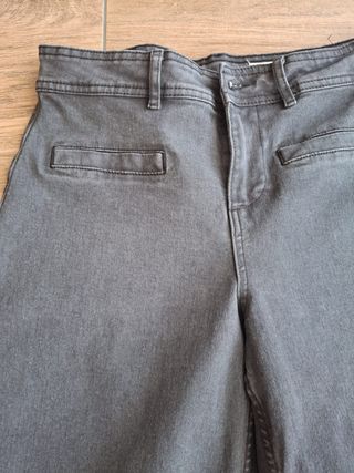 Pantalón vaquero negro gris