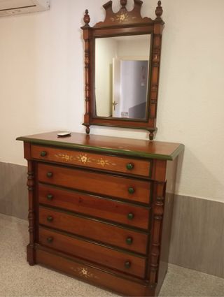 Cómoda de madera con espejo