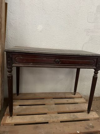 Mesa de caoba con cajón