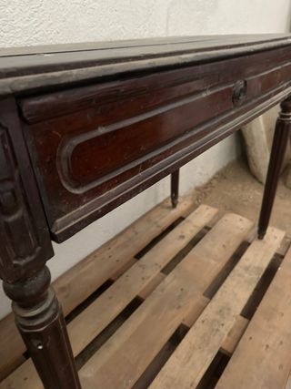 Mesa de caoba con cajón