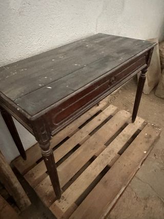 Mesa de caoba con cajón