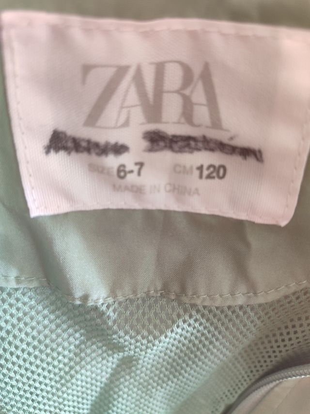 Cazadora Zara niño verde y negra