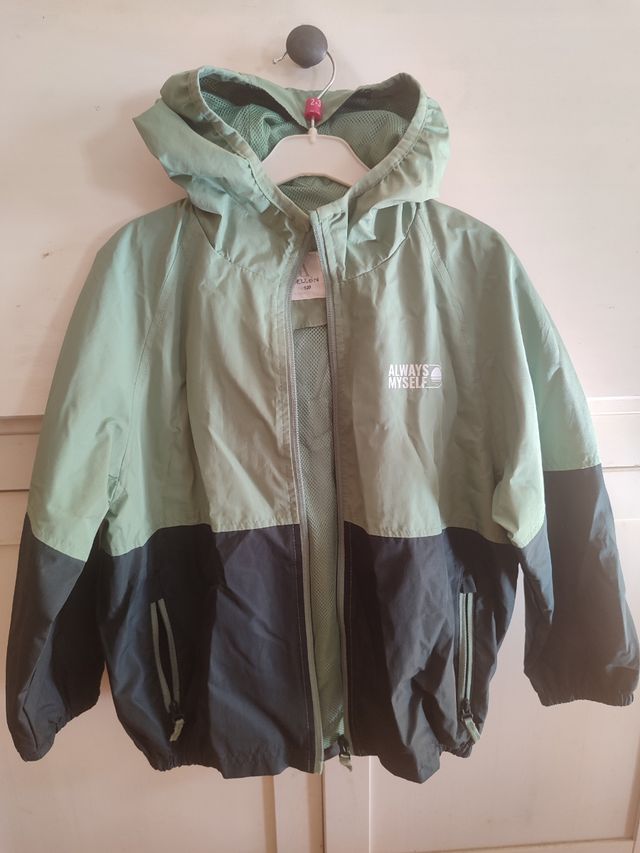 Cazadora Zara niño verde y negra