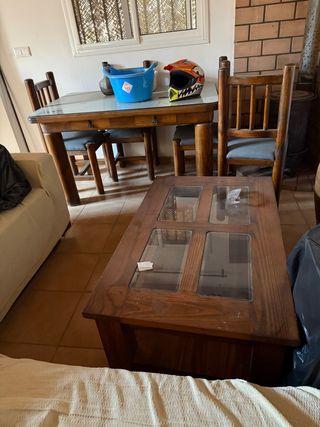 Mesa de comedor y 4 sillas recién tapizadas