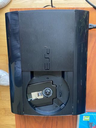 PS3 500GB con 2 mandos y 5 juegos