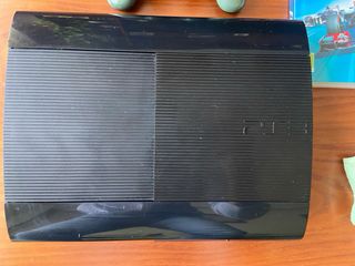 PS3 500GB con 2 mandos y 5 juegos