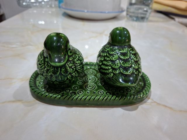 Saleros de cerámica. Tierra lux granada