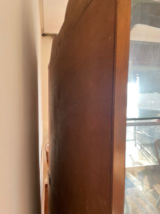 Vitrina de madera antigua