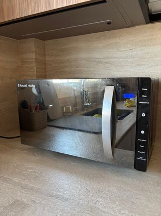 Microondas Russell Hobbs 23L Negro