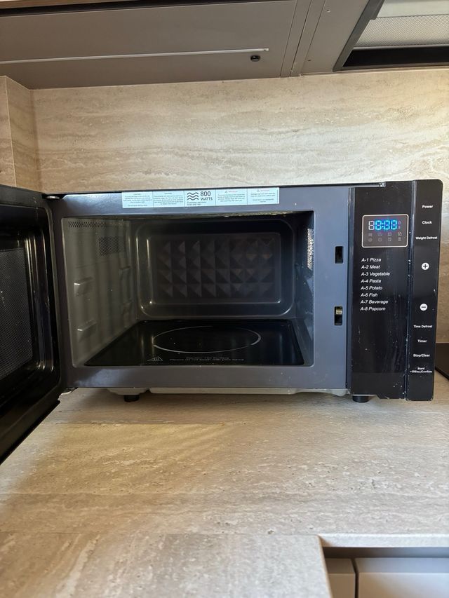 Microondas Russell Hobbs 23L Negro