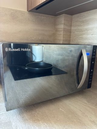Microondas Russell Hobbs 23L Negro