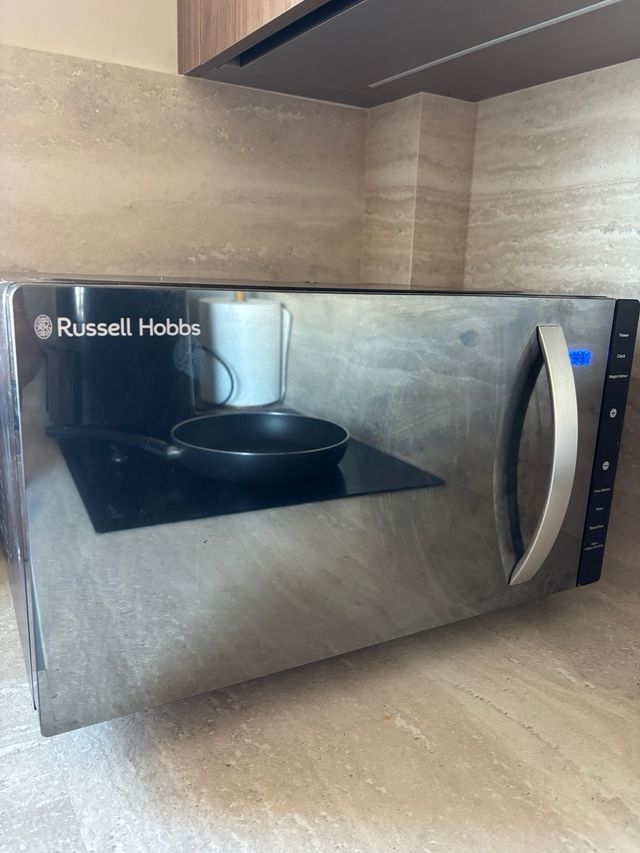 Microondas Russell Hobbs 23L Negro