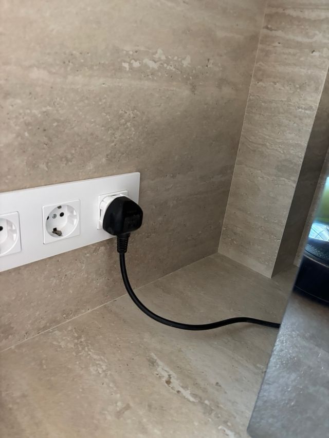 Microondas Russell Hobbs 23L Negro