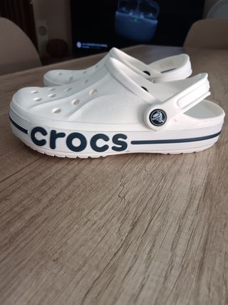 Zuecos Crocs blancos