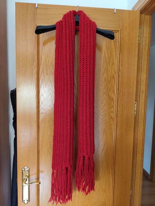 Bufanda de lana roja, muy calentita