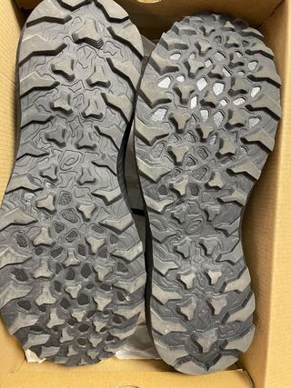 Zapatillas de montaña ASICS negras