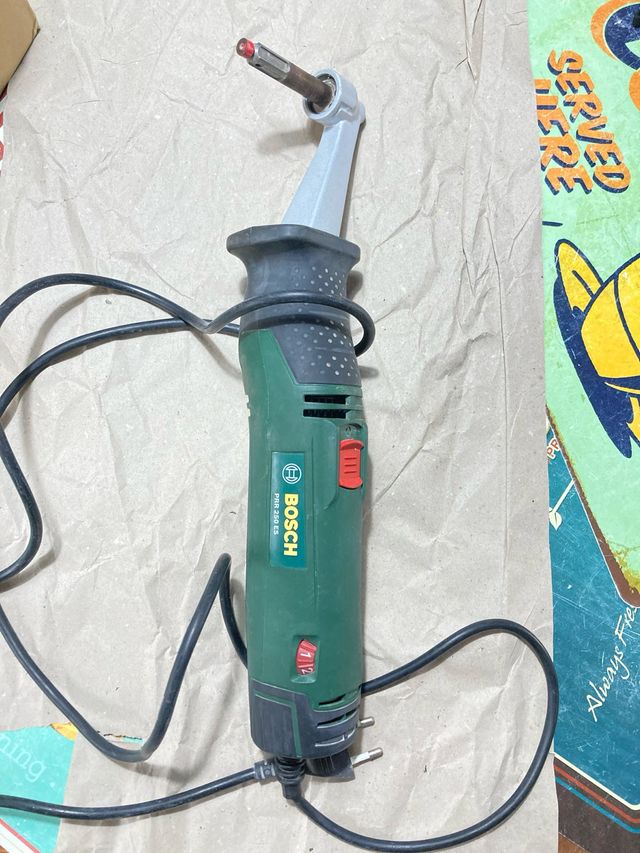 Lijadora Bosch PRR 250 ES + Accesorios