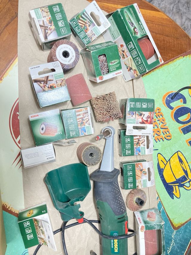 Lijadora Bosch PRR 250 ES + Accesorios