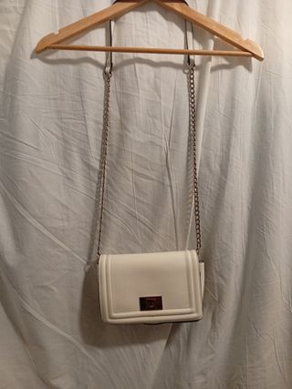 Bolso blanco de cadena