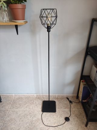 Lámpara de pie industrial con bombilla incluída