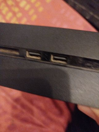 PS4 Slim Negra - ¡Perfecto Estado!
