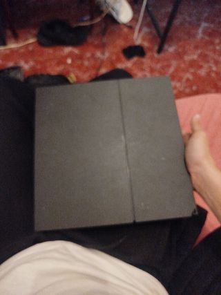 PS4 Slim Negra - ¡Perfecto Estado!