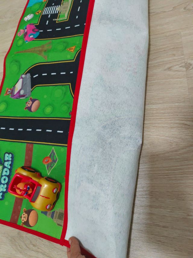 La Granja de Zenón tapete com carro