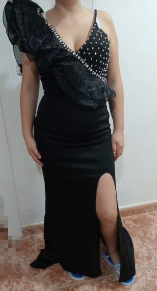 Vestido de fiesta negro con pedrería