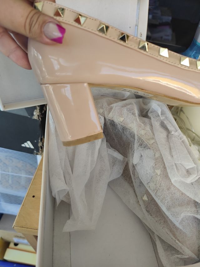 Scarpe in pelle verniciata beige taglia 40