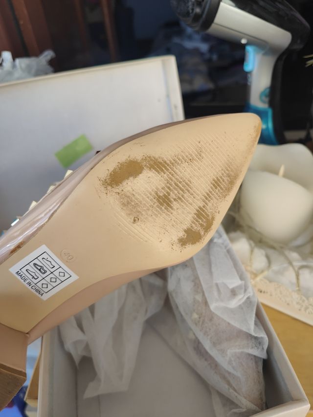 Scarpe in pelle verniciata beige taglia 40