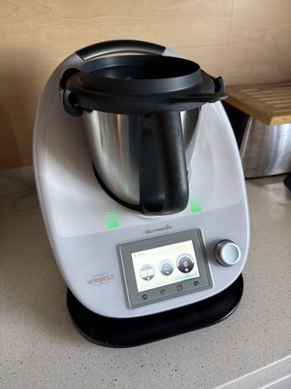 Thermomix TM5, con todos los accesorios