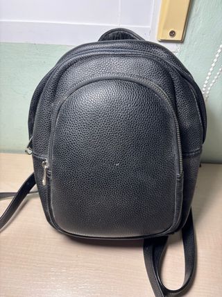 Mochila pequeña cuero negra