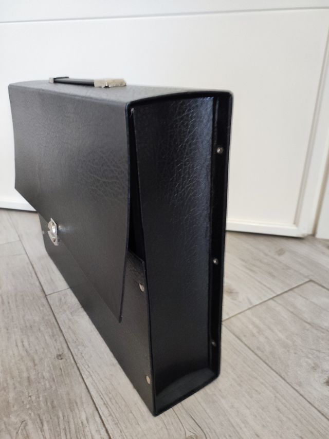 Maletín de cartón rígido