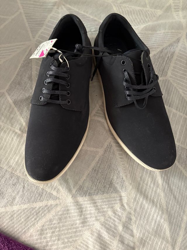 Zapatillas negras con cordones