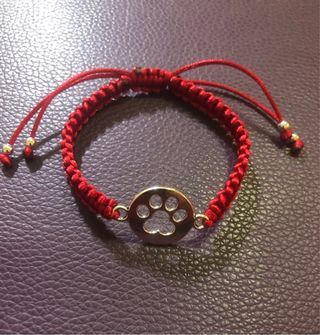 Pulsera “Pata de animal” hecha a mano