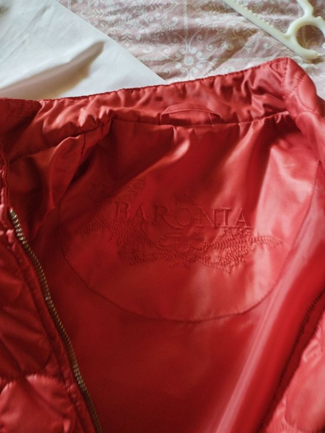 Anorak rojo acolchado con cremallera