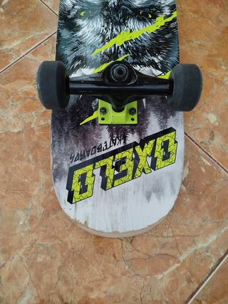 Monopatín AXELO Lobo