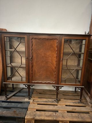 Vitrina Eduardiana de madera y cristal