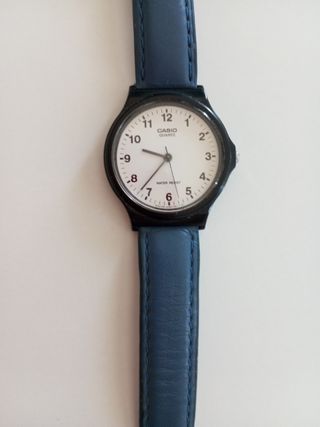 Reloj Casio Azul y Blanco